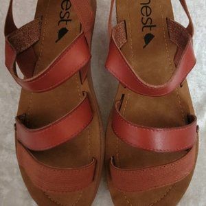 NEW Strappy Sandals Boutique women's 6 8 9 Brown Nest trendy comfy classic NIB